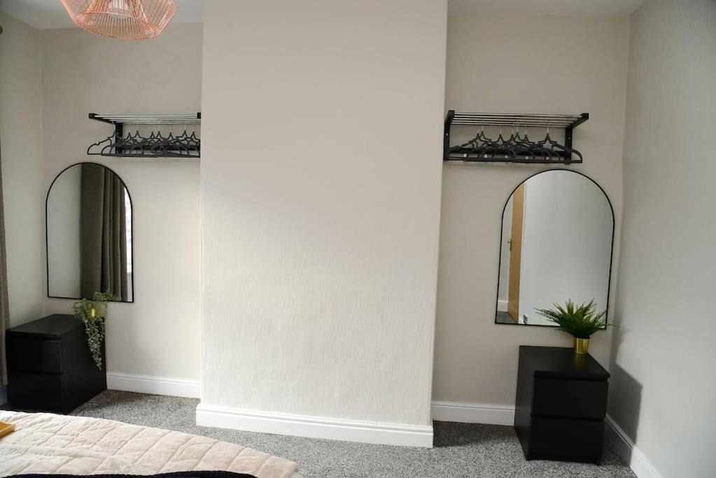 Delightful 2 Bed Town Centre House, Sleeps 4 Apartment Barnsley Exterior photo